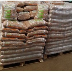 PALETTE DE GRANULES DE BOIS , MOULIN BOIS ENERGIE, 100 % résineux, norme En plus, 65 sacs de 15 kg,( 975 kg)